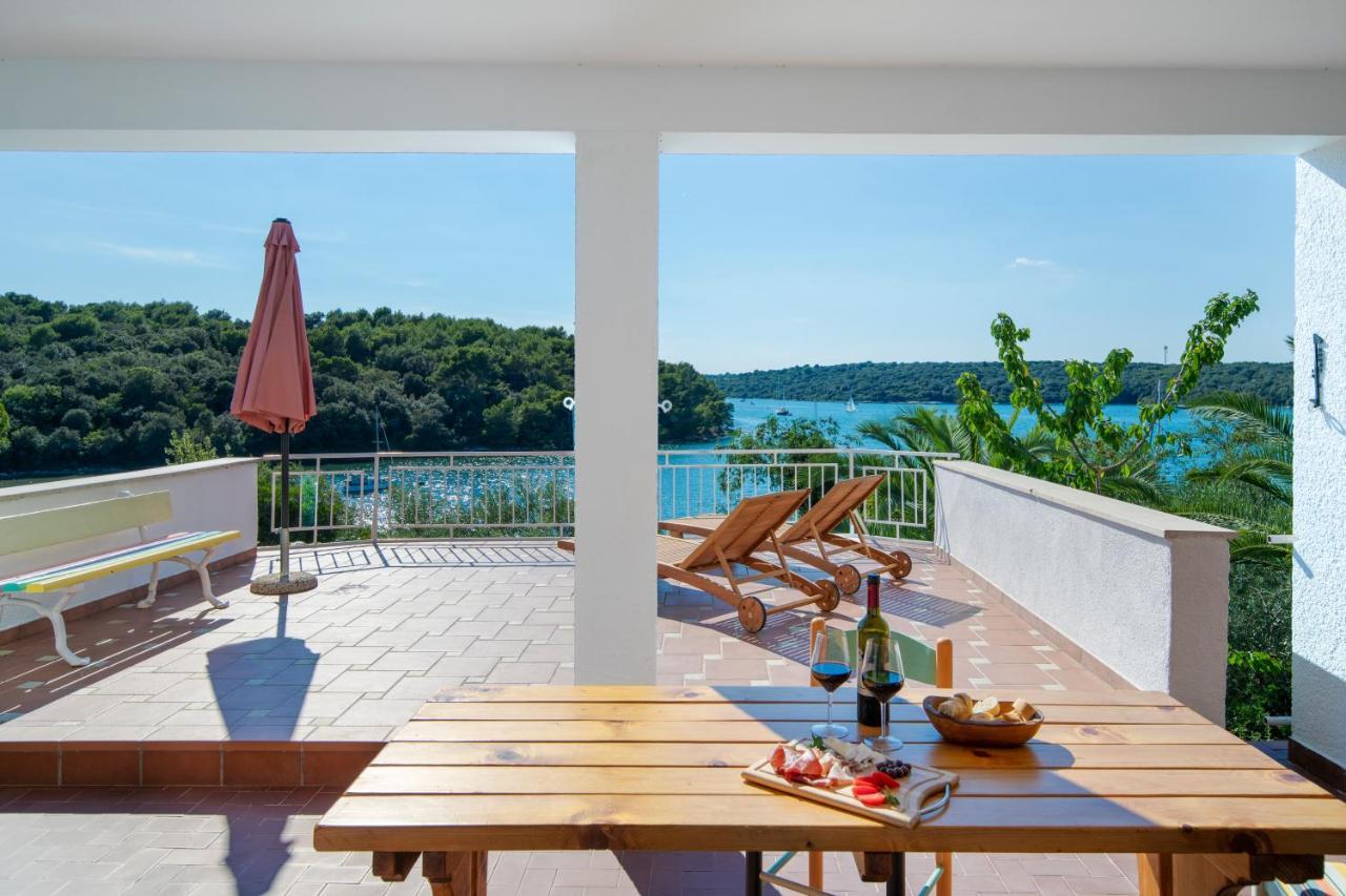 La Casa Ingrid - Couple'S Paradise Banjole Exterior photo