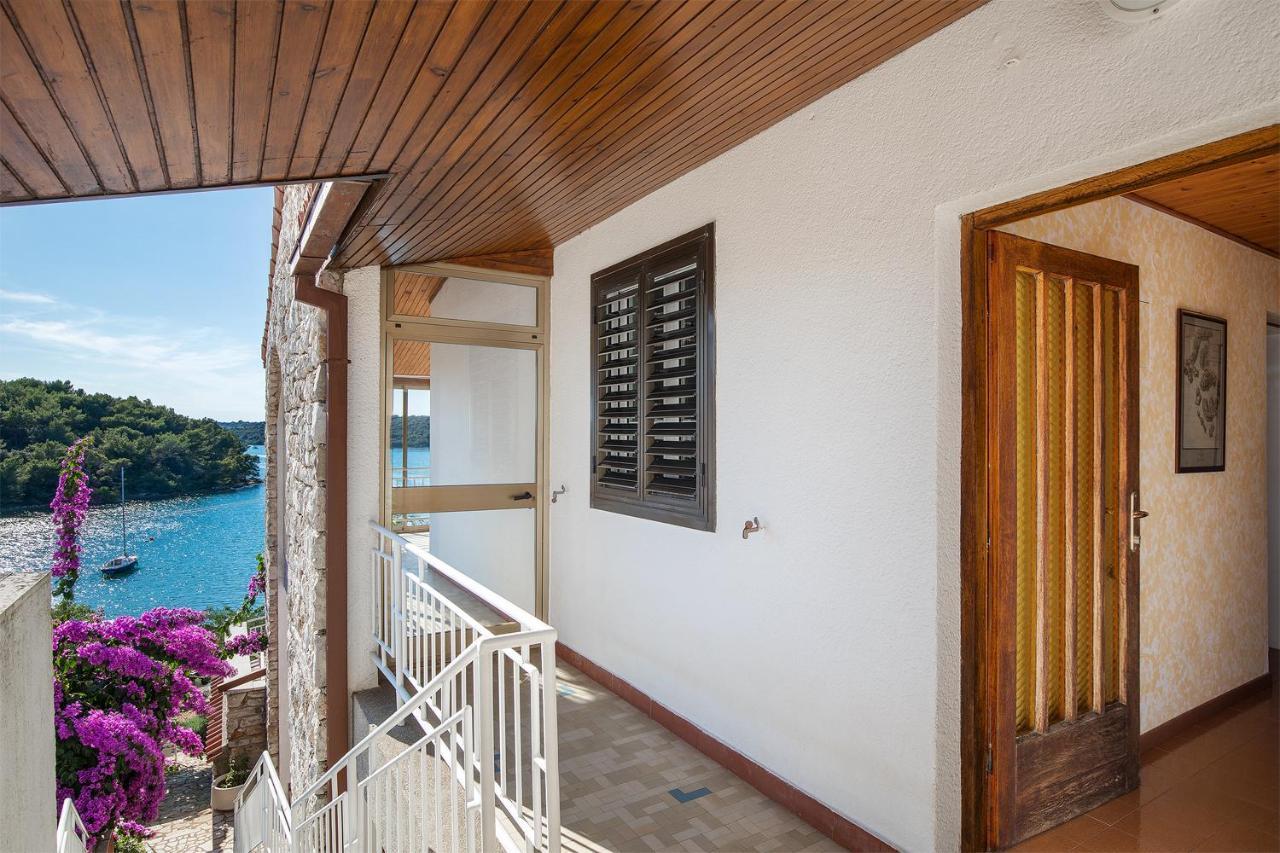 La Casa Ingrid - Couple'S Paradise Banjole Exterior photo